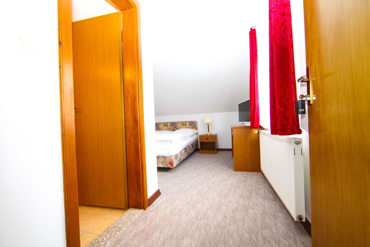 Hard Rock Rooms For Two Livno Ngoại thất bức ảnh